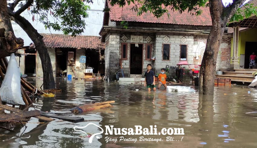 NUSABALI Sungai Candigara Meluap Puluhan Rumah Di Kusamba