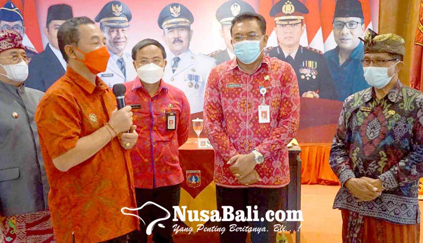 NUSABALI Bupati Gede Dana Lepas 290 PNS Purnatugas