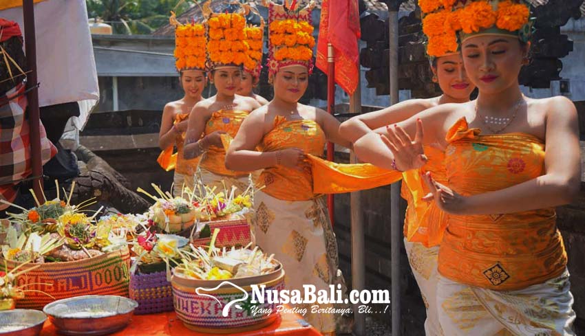 NUSABALI Perayaan Saraswati Di SMA PGRI Amlapura Siswa Pentaskan