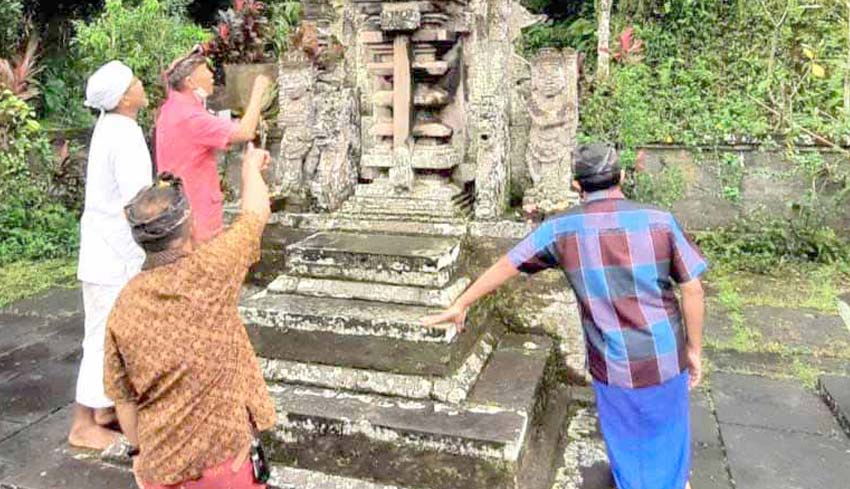 Nusabali Tim Cagar Budaya Mendata Pura Dan Puri Amlaraja