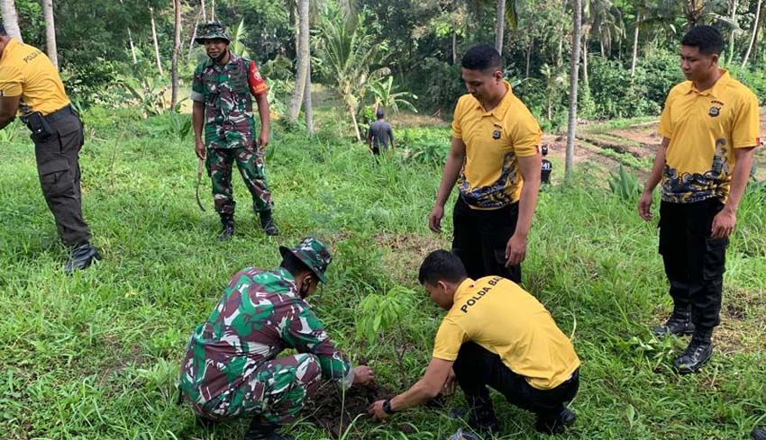 NUSABALI Kodim Gianyar Tanam Pohon