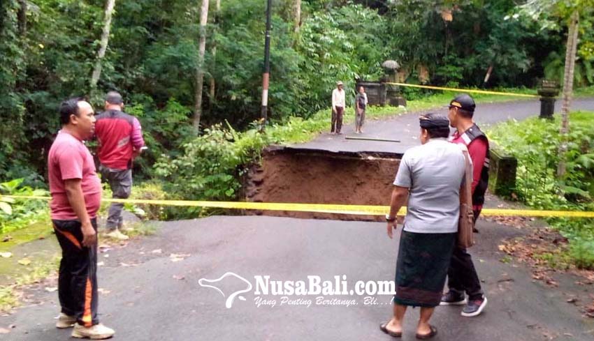 NUSABALI Jembatan Kreteg Penghubung 2 Desa Jebol