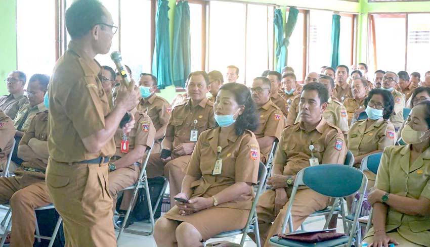 NUSABALI 75 Kasek Diberi Pembinaan Manajemen Berbasis Sekolah