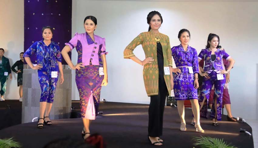 NUSABALI Dekranasda Jembrana Gelar Fashion Show Endek