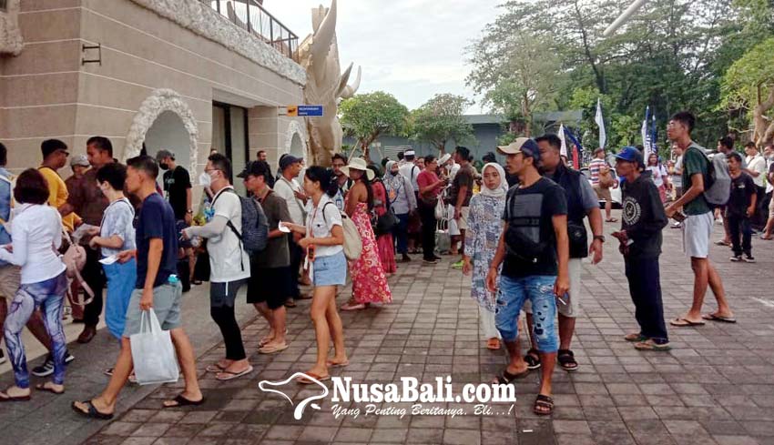 Nusabali Jelang Nataru Penumpang Kapal Ke Nusa Penida Membeludak