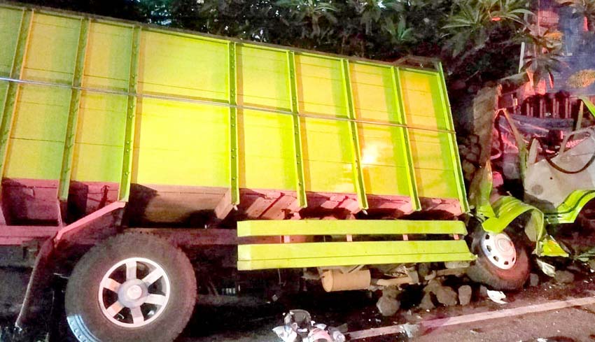 NUSABALI Truk Hantam 2 Motor Di By Pass Waribang Satu Korban Kritis