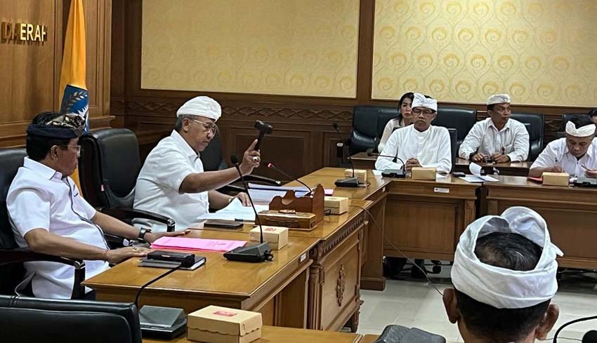 Nusabali Rapat Paripurna Agenda Pembahasan Dan Penetapan Lkpj