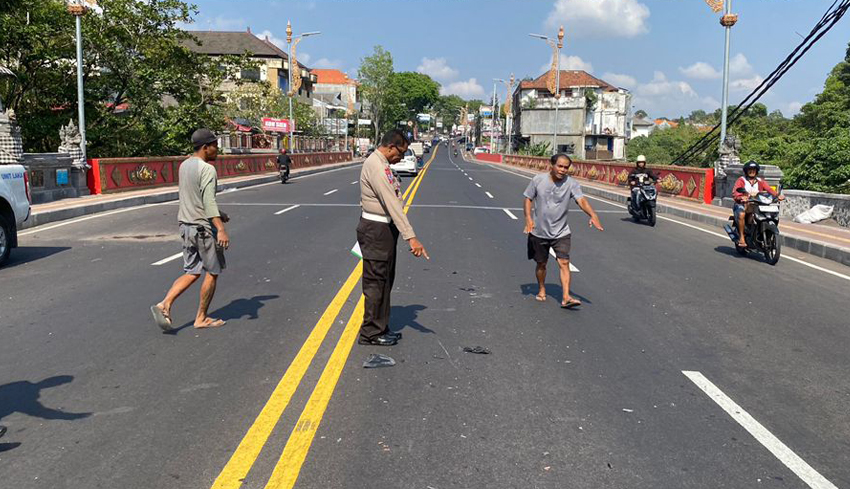 NUSABALI Tabrak Truk Pemotor Tewas Mengenaskan