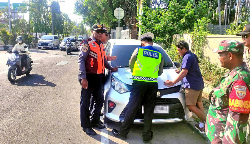 NUSABALI Penertiban Parkir Liar Di Kawasan Pelabuhan Sanur