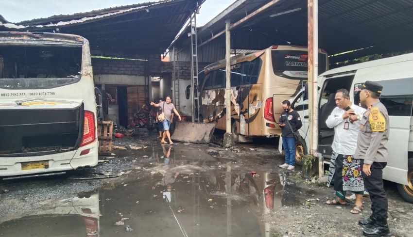 Nusabali Bengkel Bus Kebakaran Kerugian Capai Rp Juta