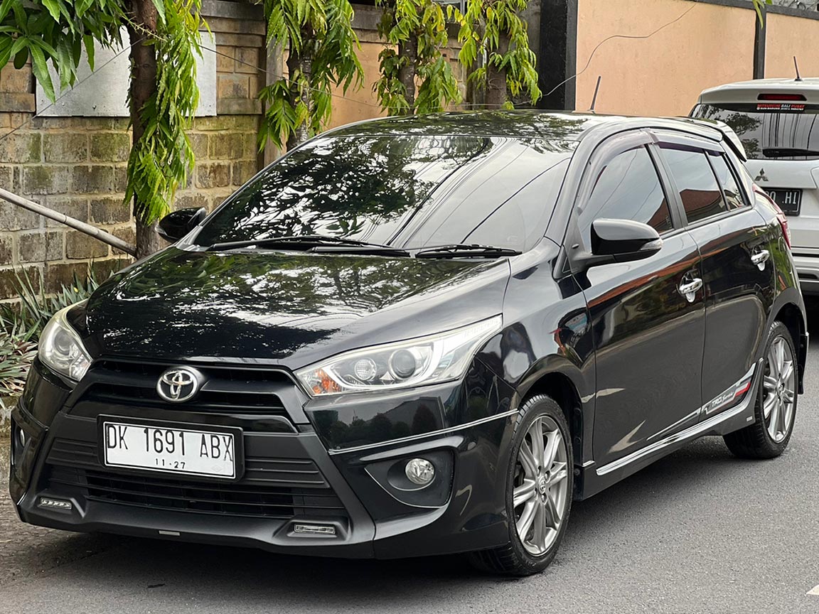 Tampilan Keren Mobil Toyota Yaris TRD 2014 AT Bali Harga Murah