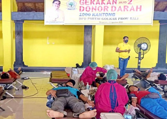 Nusabali.com - donor-darah-golkar-bali-tembus-1000-kantong