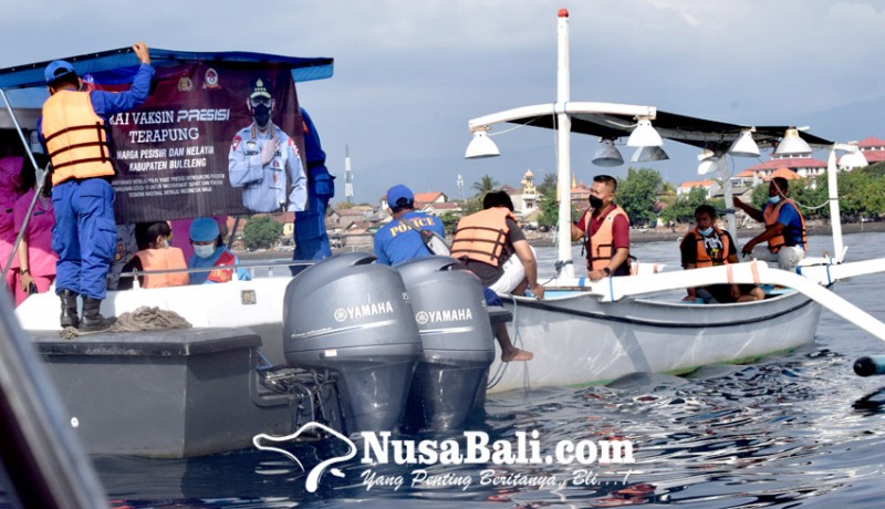 www.nusabali.com-sasar-nelayan-polres-buleleng-gelar-vaksinasi-terapung