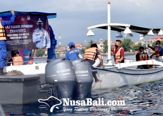 Nusabali.com - sasar-nelayan-polres-buleleng-gelar-vaksinasi-terapung