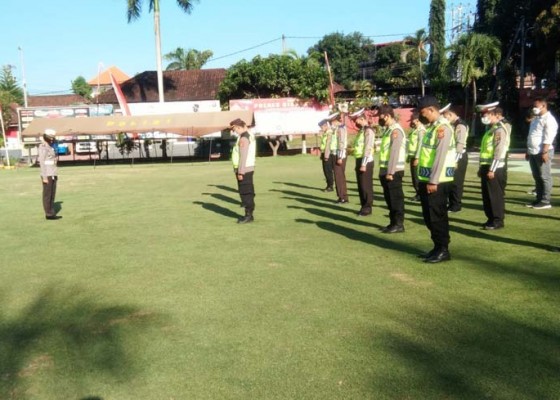 Nusabali.com - 240-personel-polres-gianyar-awasi-area-pantai-di-hari-raya-pagerwesi