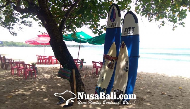 www.nusabali.com-pasang-harga-pandemi-penjual-jasa-di-pantai-kuta-masih-sepi-pelanggan