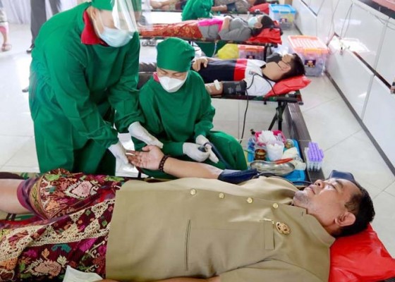 Nusabali.com - disdukcapil-klungkung-gelar-donor-darah