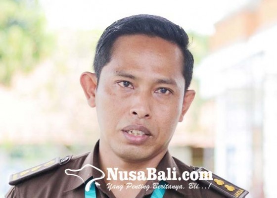 Nusabali.com - datangi-kejari-buleleng-prajuru-desa-adat-anturan-laporkan-kasus-lpd