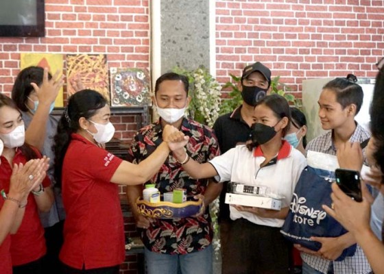 Nusabali.com - pemkot-denpasar-serahkan-bantuan-csr-bpd-bali