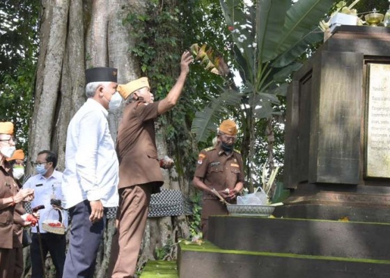 Nusabali.com - peringati-sumpah-pemuda-pemkot-ziarah-ke-monumen-pahlawan-i-gusti-ngurah-rai