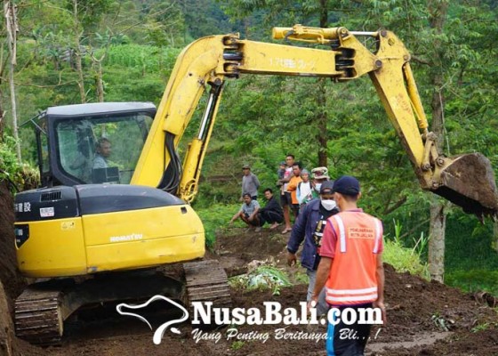 Nusabali.com - buka-isolasi-banjar-temukus-bpbd-kerahkan-2-alat-berat