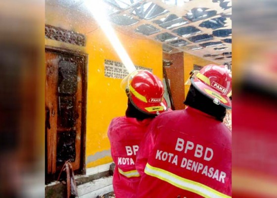 Nusabali.com - rumah-dan-gudang-terbakar-siang-bolong