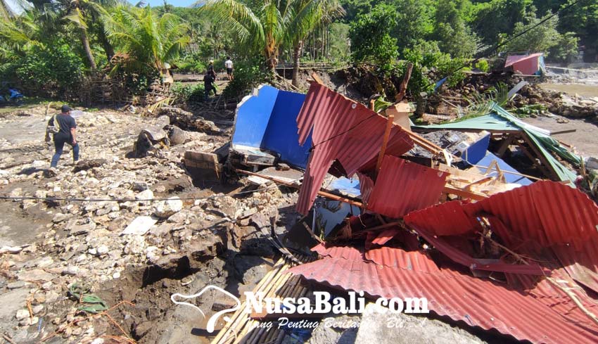 Nusabali Com Desa Di Nusa Penida Diterjang Banjir Bandang