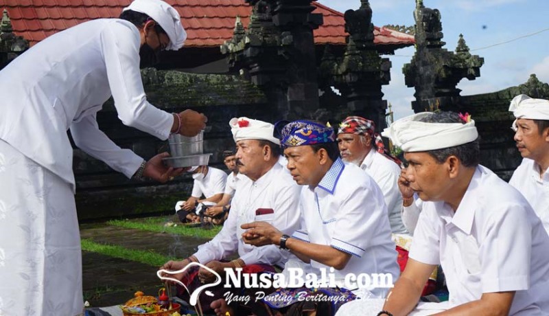 www.nusabali.com-gubernur-matur-piuning-di-pura-bangun-sakti-besakih