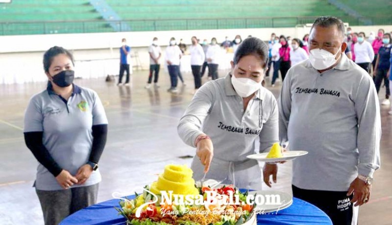 www.nusabali.com-hari-ibu-bupati-tamba-dorong-peran-ibu-membangun-daerah