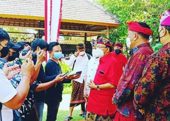 Nusabali.com - wisman-tutup-diri-gubernur-koster-dorong-insan-pariwisata-garap-wisdom