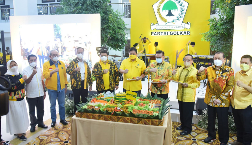 www.nusabali.com-hut-ampg-ke-20-airlangga-hartarto-minta-program-pemenangan-golkar-segera-disusun