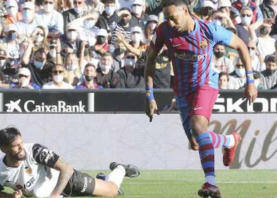 Nusabali.com - barca-menang-aubameyang-cetak-rekor-langka-abad-21