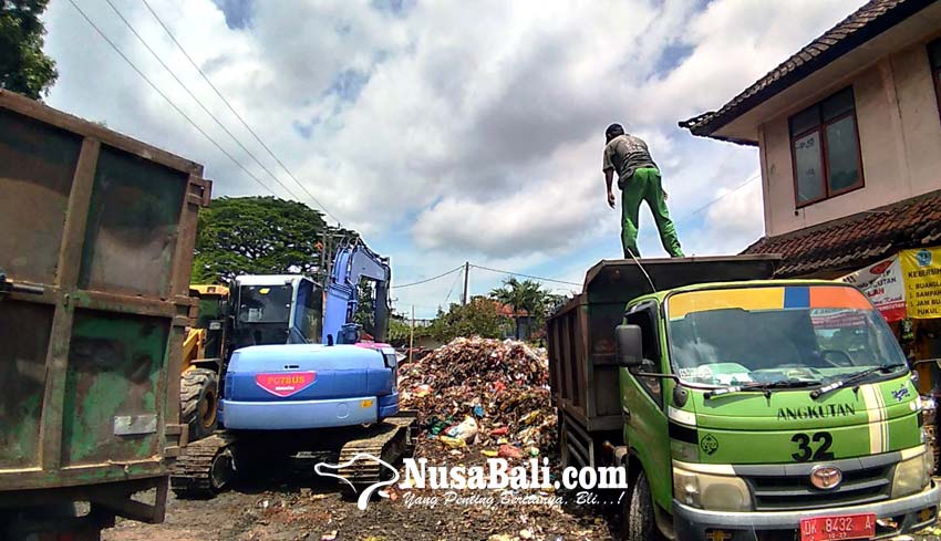 Sampah Di Eks Pasar Loak Jalan Gunung Agung Menggunung