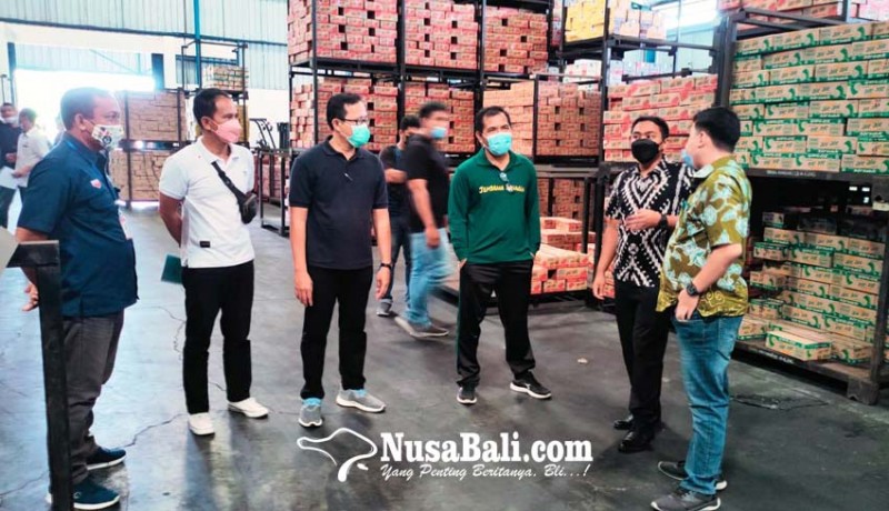 www.nusabali.com-satgas-pangan-jembrana-cek-minyak-goreng-di-gudang-distributor