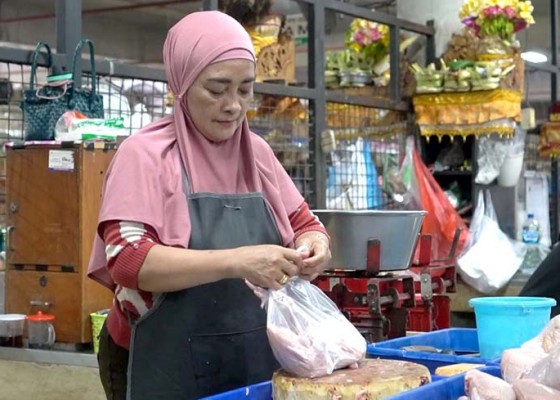 Nusabali.com - jelang-bulan-puasa-harga-telur-dan-daging-ayam-beranjak-naik