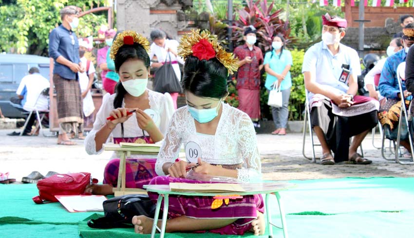 Lomba Nyurat Aksara Penanaman Budaya Bali Sejak Dini