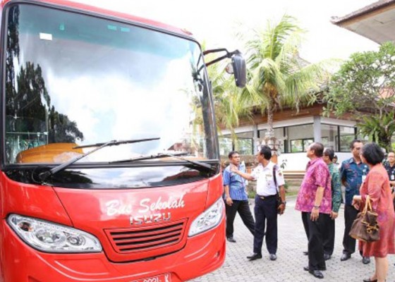 Nusabali.com - bus-sekolah-miskinkan-sopir-angdes