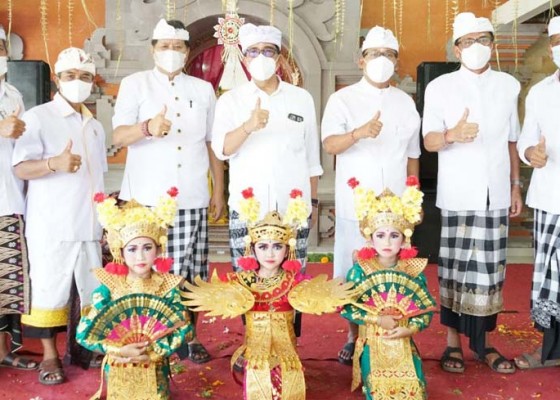 Nusabali.com - hadiri-pamelaspas-legong-keraton-bupati-sanjaya-apresiasi-krama