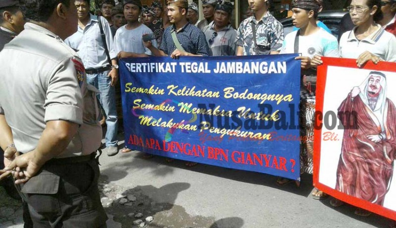 www.nusabali.com-krama-tegal-jambangan-demo-bpn