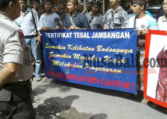 Nusabali.com - krama-tegal-jambangan-demo-bpn