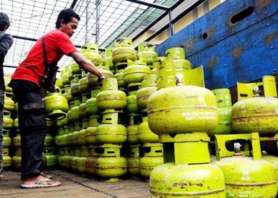 Nusabali.com - pembeli-lpg-3-kg-harus-pakai-kartu