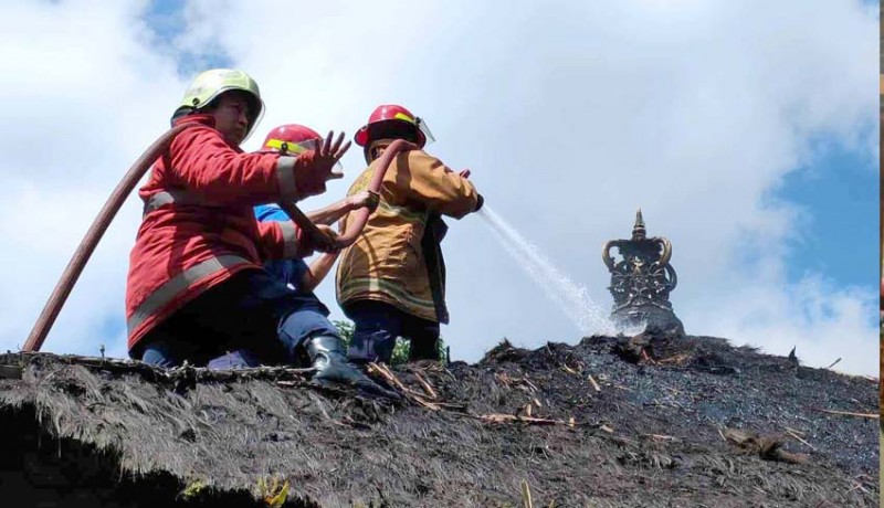 www.nusabali.com-gedong-pura-dalem-tiyingtali-terbakar