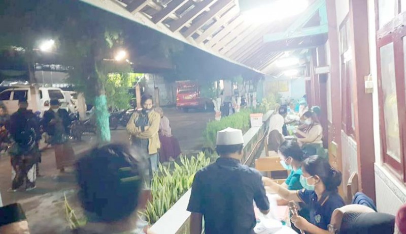 www.nusabali.com-vaksinasi-booster-dilayani-malam-hari