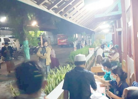 Nusabali.com - vaksinasi-booster-dilayani-malam-hari