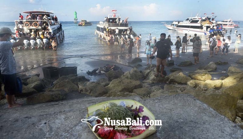 www.nusabali.com-libur-lebaran-25817-wisatawan-serbu-nusa-penida