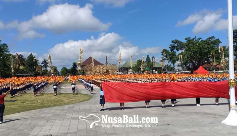 www.nusabali.com-sebanyak-1000-siswa-smp-dikerahkan-dalam-parade-semaphore-pramuka