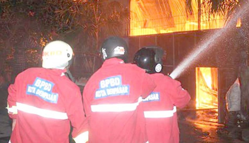 www.nusabali.com-gudang-ketipung-ludes-terbakar