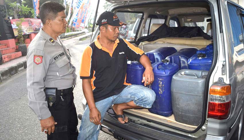 1.590 Liter Arak Sidemen Diamankan di Klungkung NUSABALI