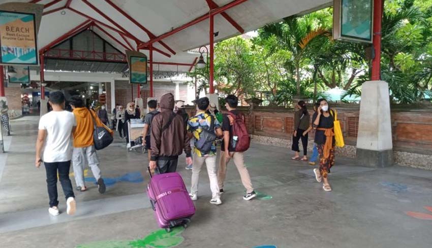 NUSABALI.com - Bandara Ngurah Rai Siapkan Pos Layanan Vaksinasi Booster