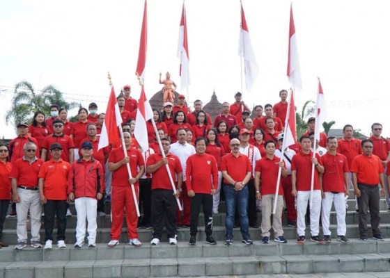 Nusabali.com - asn-sumbangkan-bendera-merah-putih